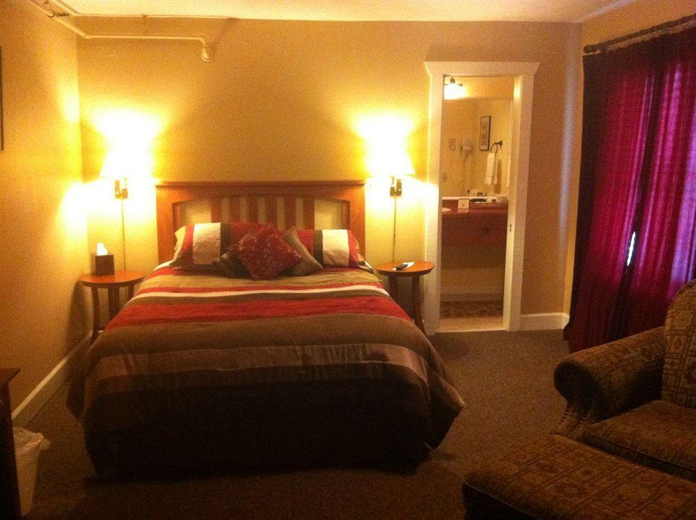 Hotel & Restaurant